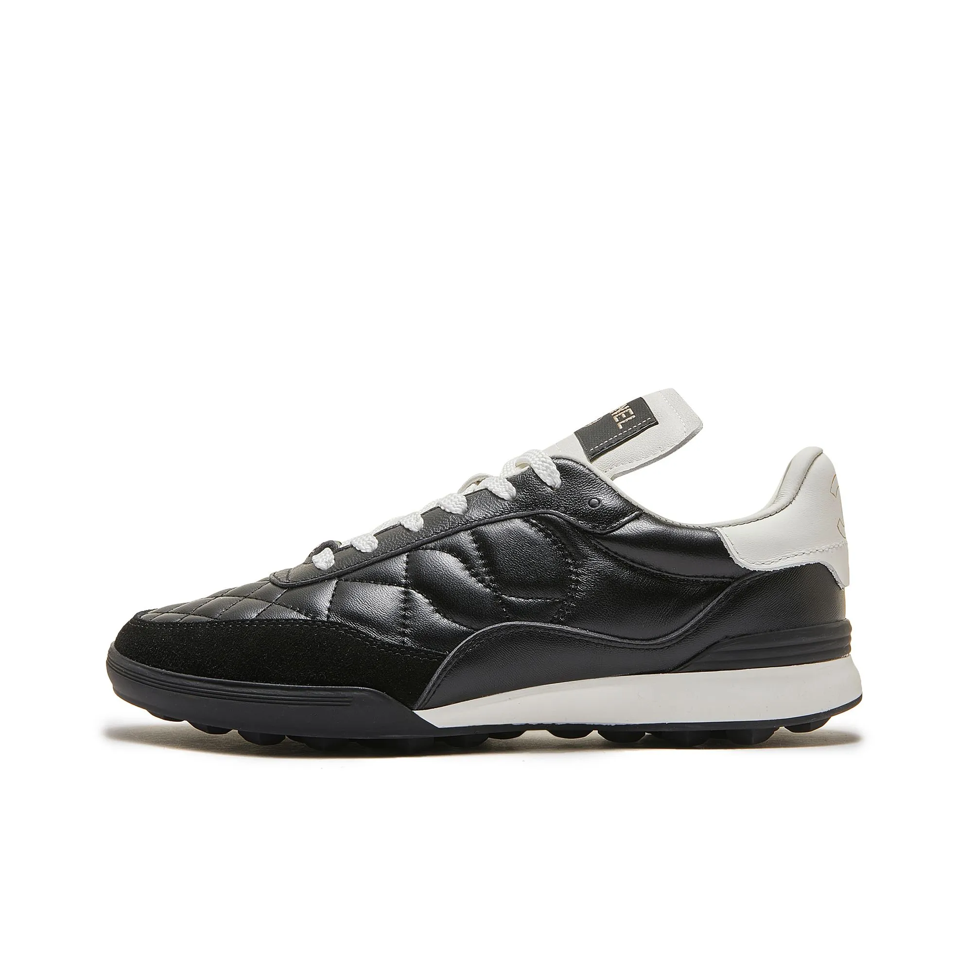 👟👟Ex-factory price 560👟👟 Chanel Chanel - 2024 counter top casual sports shoes This classic design; the upper is electro-embroidered with a variety of techniques; the outsole is fashionable and sporty; it is unusual to incorporate a variety of color matching elements... The diversified mix and match is very beautiful and versatile, casual, fashionable, sports and outdoor can be taken into account... ꫛꫀꪝ Go➫ Material: ❶Upper is made of: Original imported mixed-breed sheep ❷Inside made of: original imported breathable sheepskin ❸Outsole based on: original TPU outsole Full set of boutique packaging for women 35–41